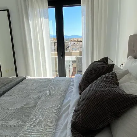 Apartment Penthouse With Sea Views In Marbella
